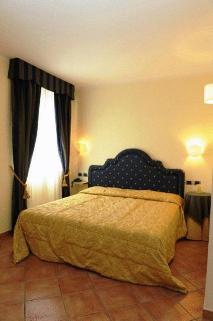 Hotel Urbano V 몬테피아스콘 객실 사진