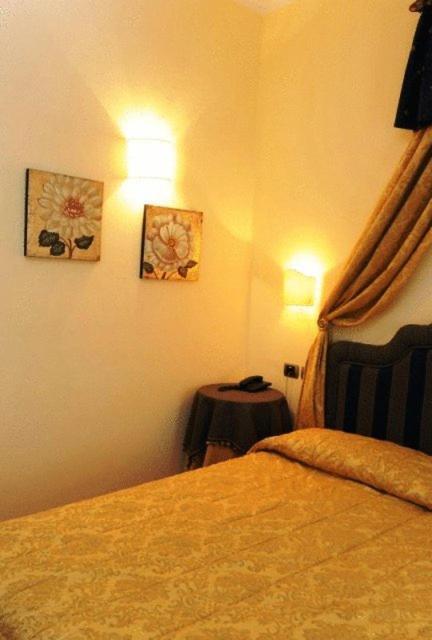 Hotel Urbano V 몬테피아스콘 객실 사진