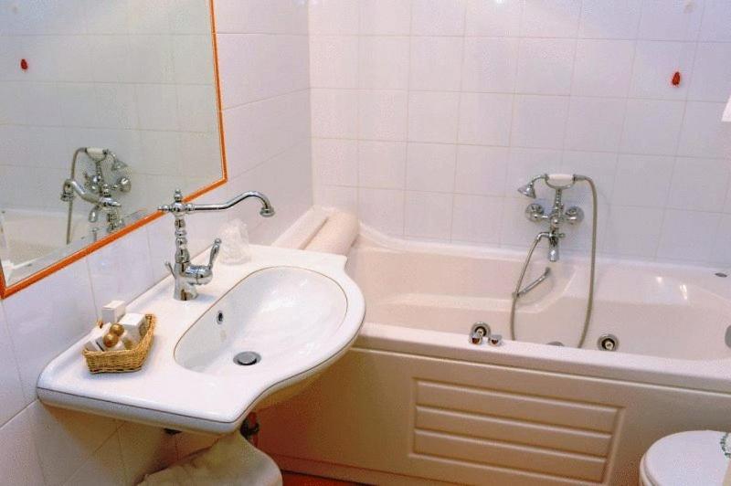 Hotel Urbano V 몬테피아스콘 객실 사진