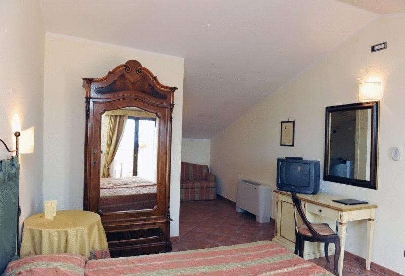 Hotel Urbano V 몬테피아스콘 객실 사진